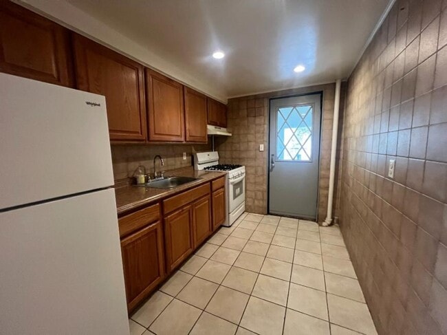 Photo - 2 bedroom in SUNNYSIDE NY 11104 Unit 1