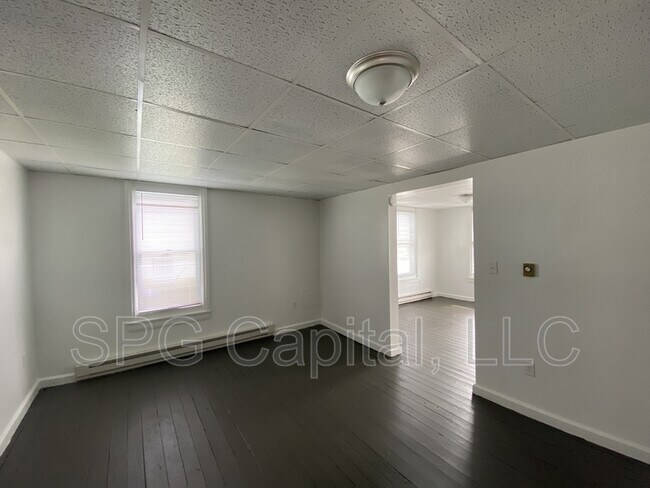 Photo - 112 N York St