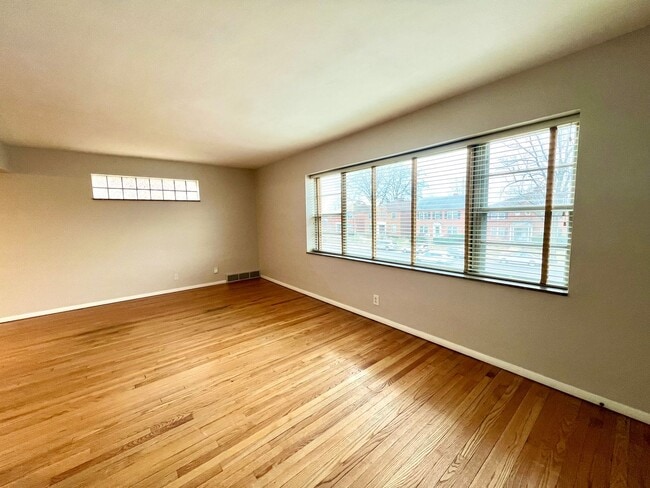 Photo - 5012-5014 Jamieson Unit 5012 Jamieson