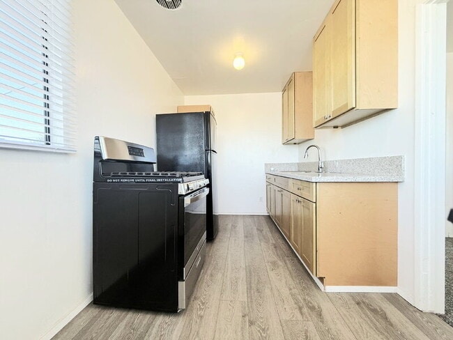 Photo - 2442 1/2 Pomeroy Avenue