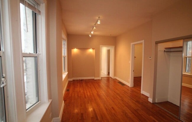 Photo - 1741 W Byron St Unit 2