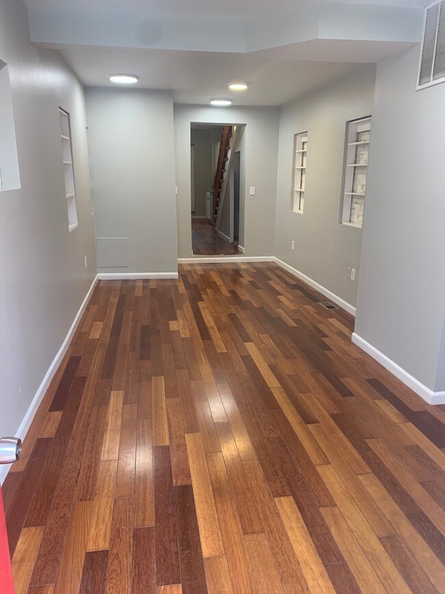 Photo - 117 S Wolfe St