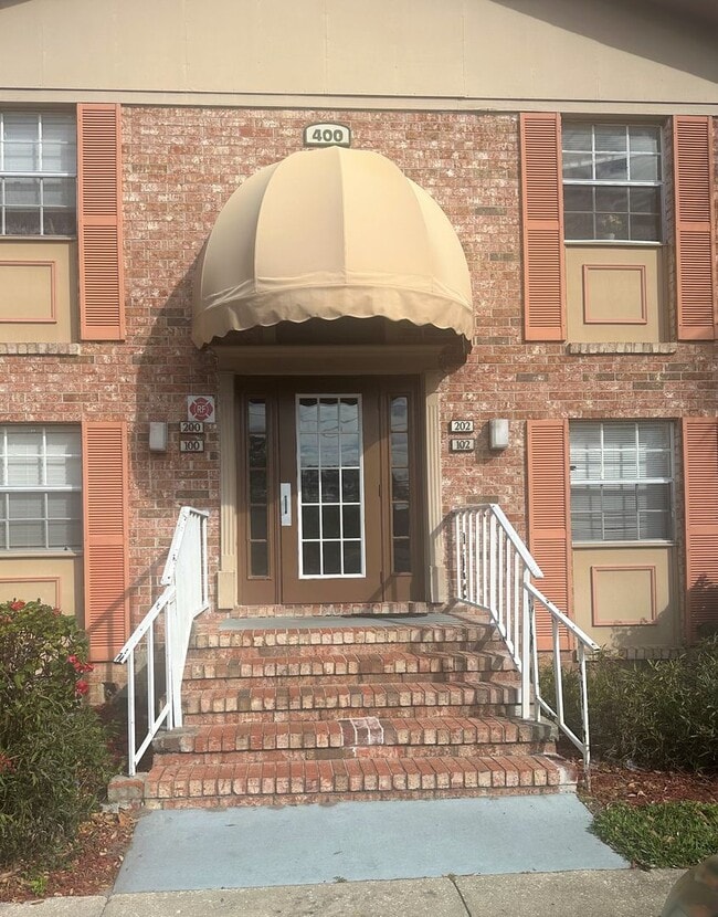 Building Photo - Banyon Unit 400 Banyon Tree Circle