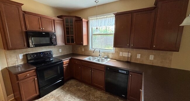 Photo - 1023 Edenbrooke Cir House