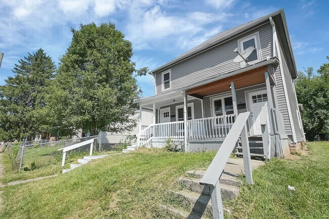 Photo - Newly Updated 2 Bedroom Home – Bright, Mod... Unidad 490