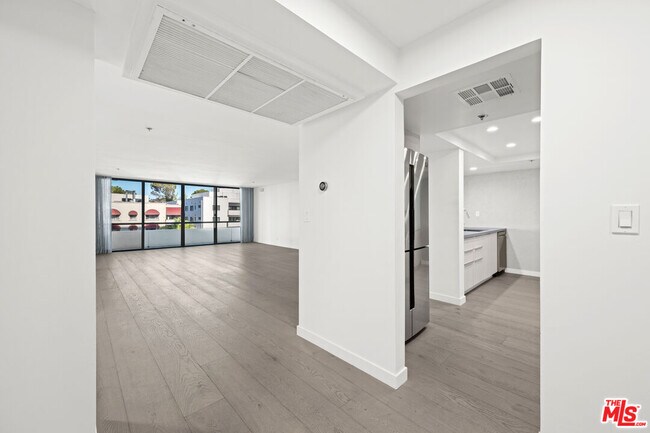 Photo - 10660 Wilshire Blvd