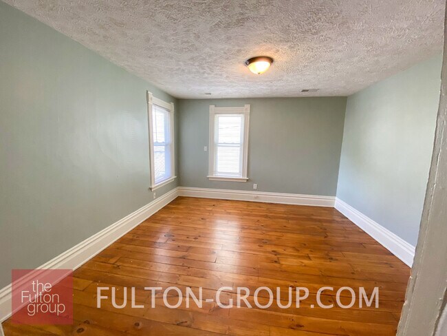 Photo - 740 Fulton St E