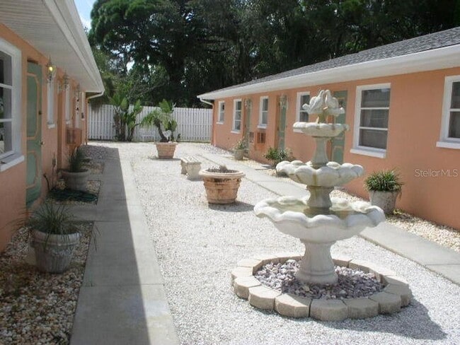 Building Photo - 214 Colonia Ln E Rental