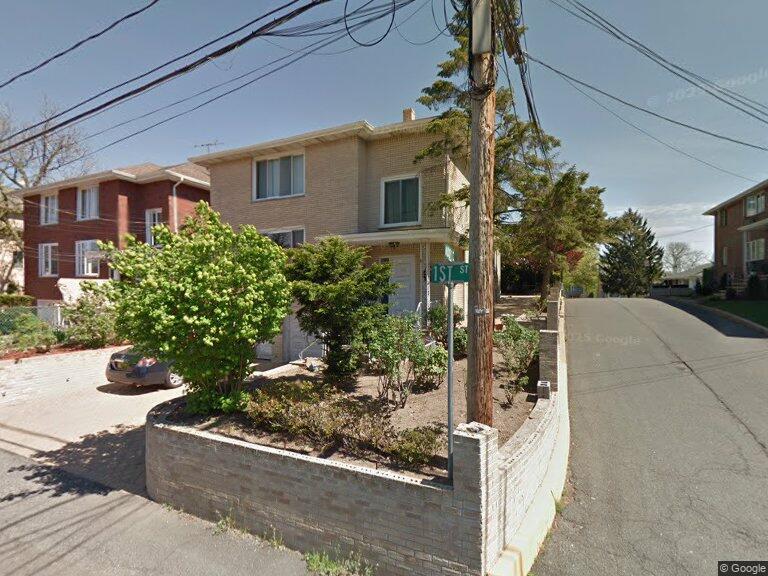 Photo - 2458 1st St
