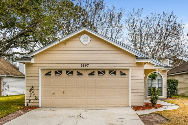 Building Photo - 2847 Lantana Lakes Dr W