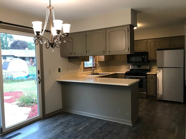 Photo - 412 Colby Ct