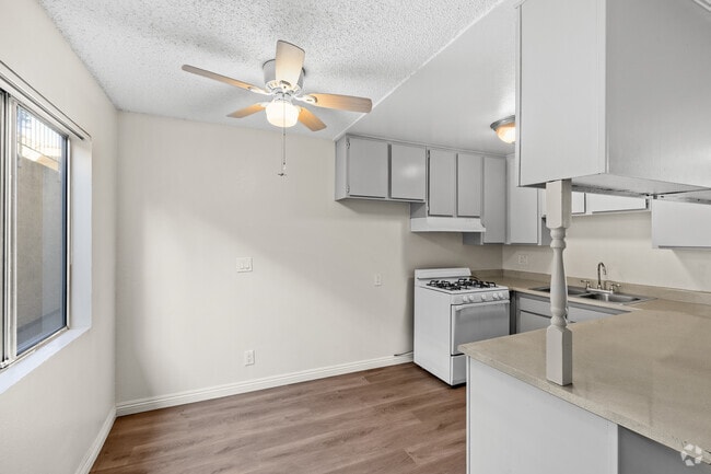 2BR, 1.5BA - 790SF - Dining Room