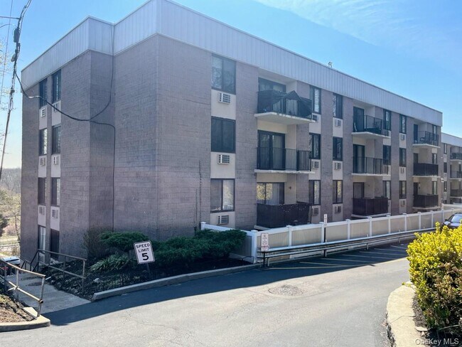 Photo - 128 Colonial Pkwy Unit 3B