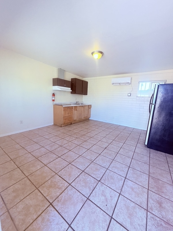Photo - 232 W Flores St