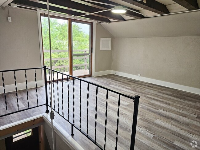 Building Photo - 70 Love St Unit #B Rental