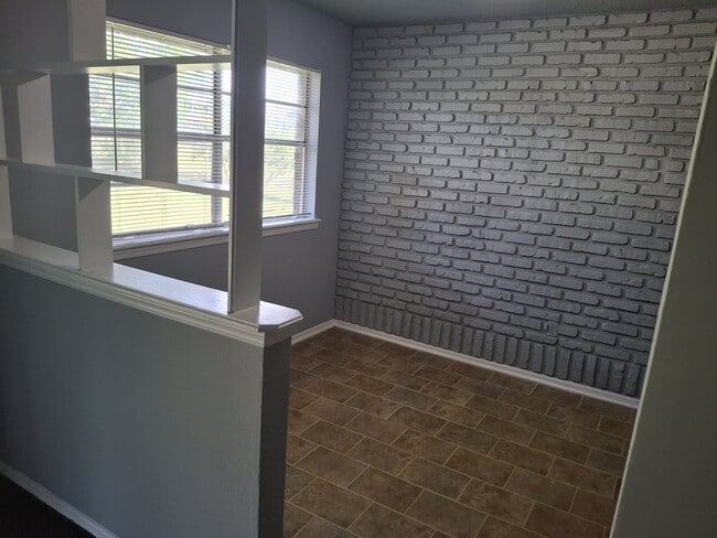 Photo - 111 SE Coachman Dr