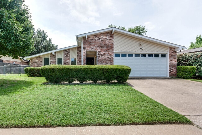 Building Photo - COMING SOON - FANTASTIC NORTH BEDFORD LOCATION