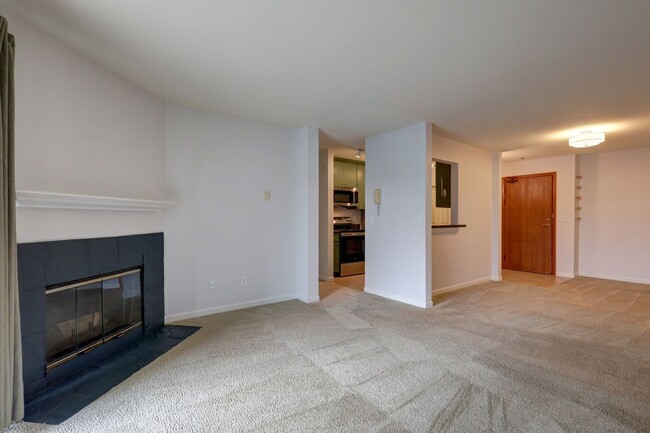 Photo - Spacious 1bd, 1ba Condo Available in Perfe... Unit 204