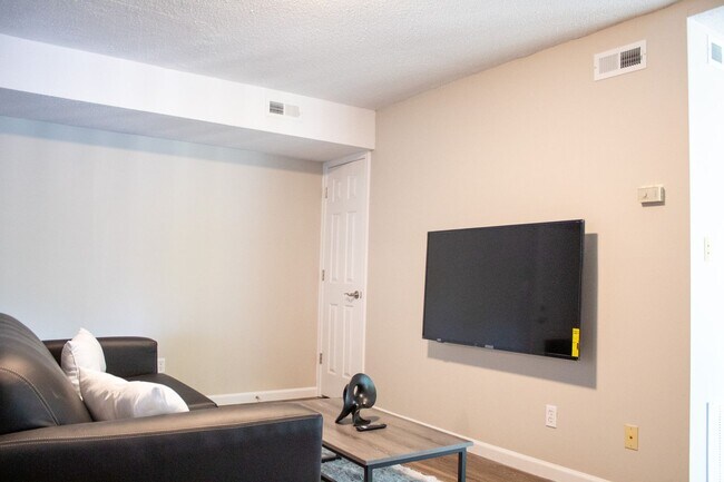 402 N Gregory
