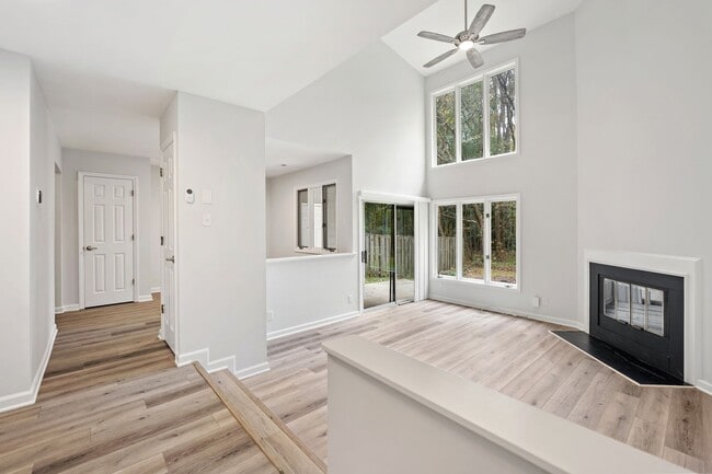 Photo - 3BR/2.5BA Townhome in Prime Durham/Chapel Hill Location!