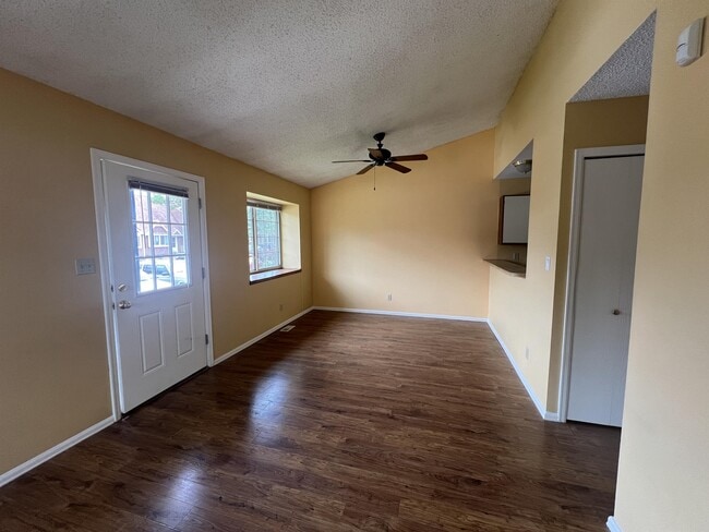 Photo - 870 London Green Way