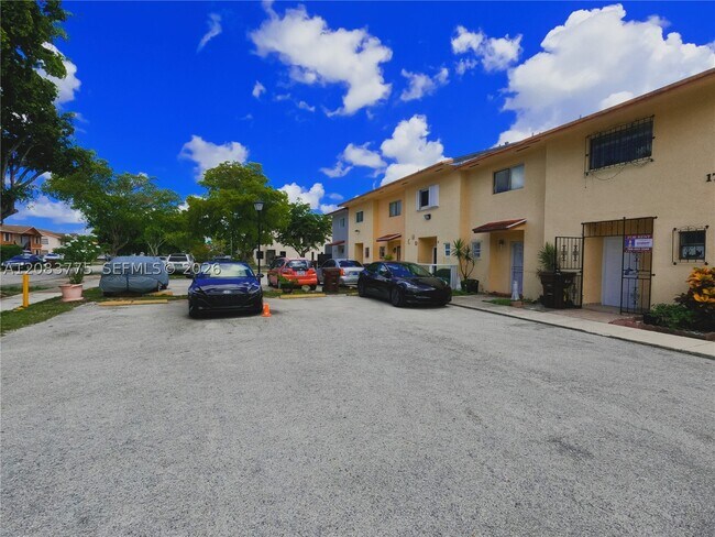1790 W 58th St