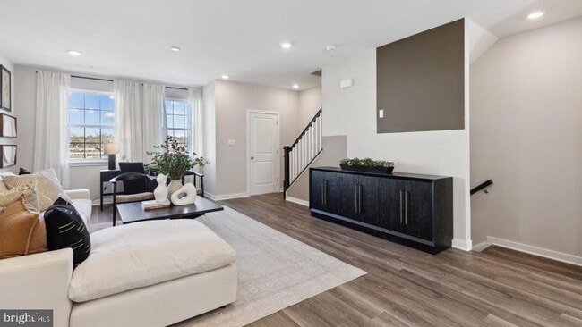 Photo - 7504 Fern Gully Way