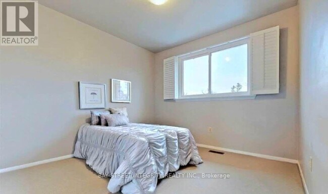 Photo - 61 Chartland Blvd S