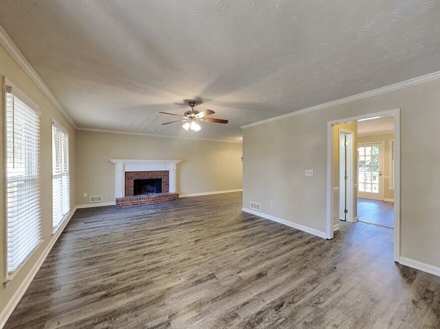 1901 Pond Ridge Ct