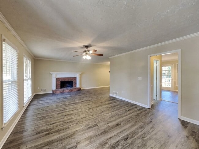 1901 Pond Ridge Ct