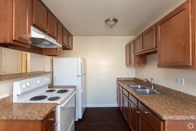 2 BR, 1 BA - 800 SF