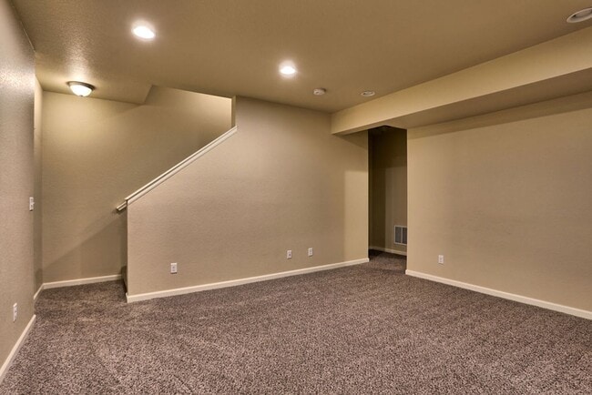 Building Photo - 4 Bedroom Home in East Windsor