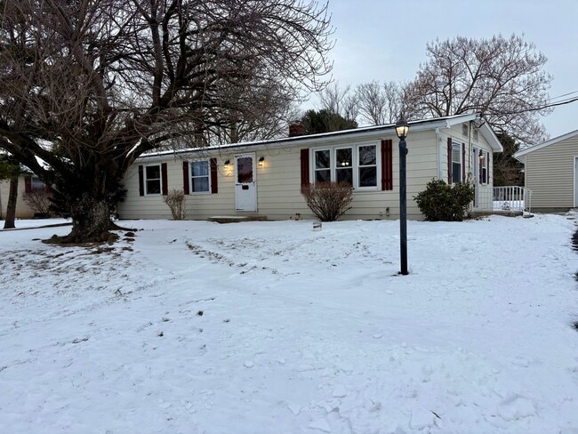 Building Photo - 3 Bedroom Rancher in Lebanon!