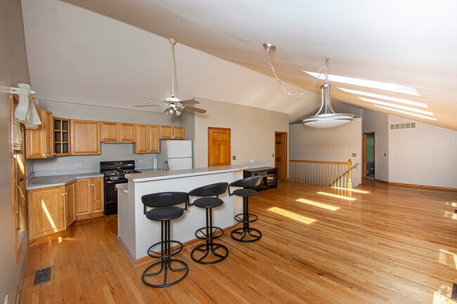 Building Photo - 131 Washington St Unit B Rental