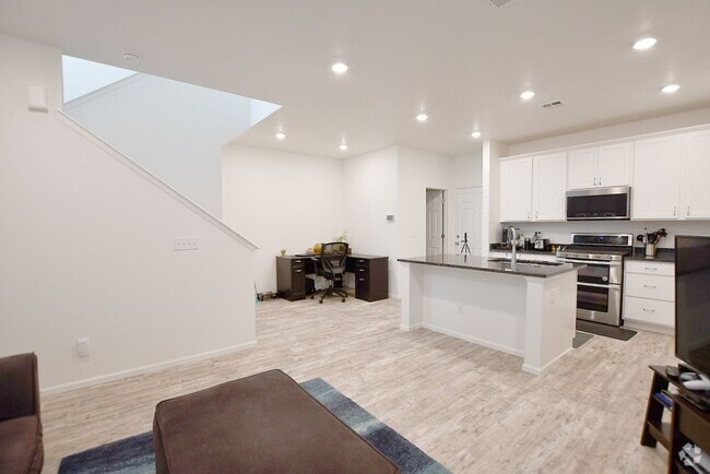 Building Photo - Painted Prairie Town Home for Rent! Brand ...