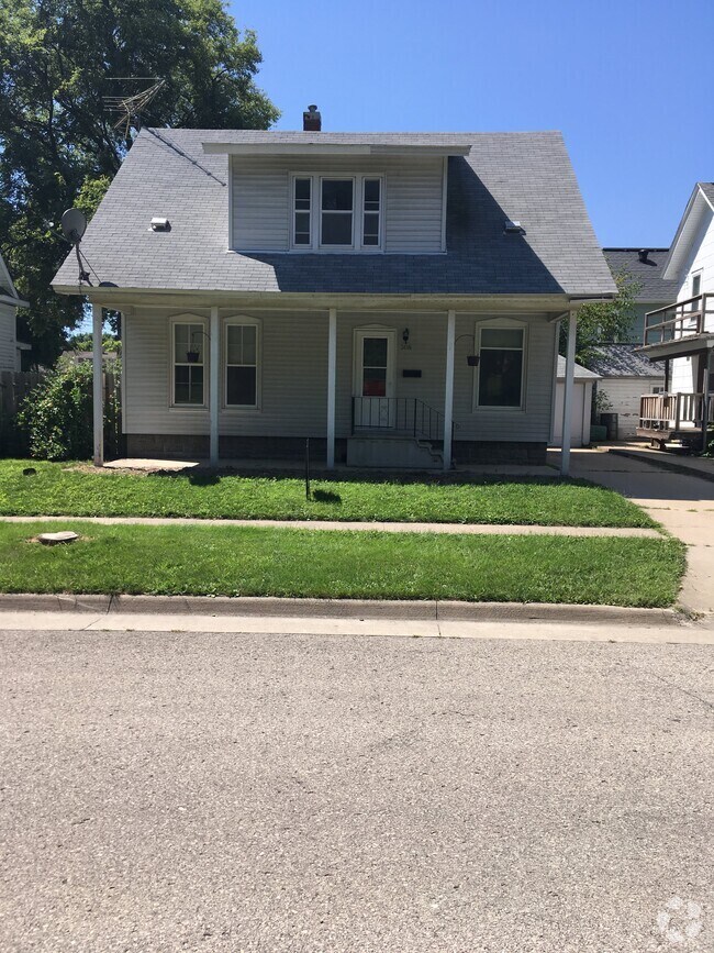 Student Rentals near Denver IA 1 Rentals