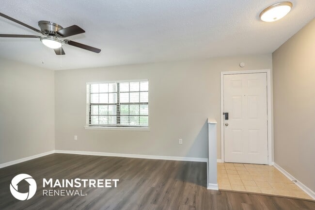 Photo - 302 N Miller Rd