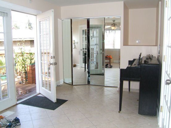 2930 N Melvina Ave Unit 1