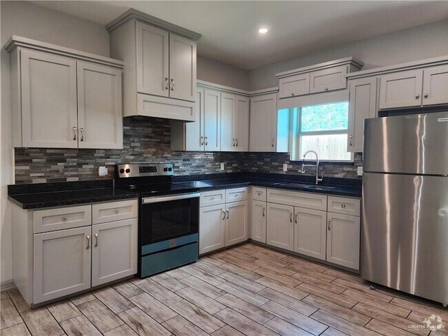 Building Photo - 5804 Nightingale Ave Unit 3 Rental