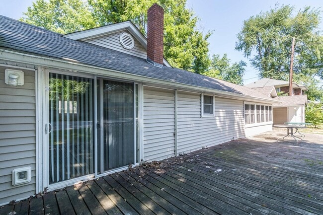 Photo - 115 E 16th St