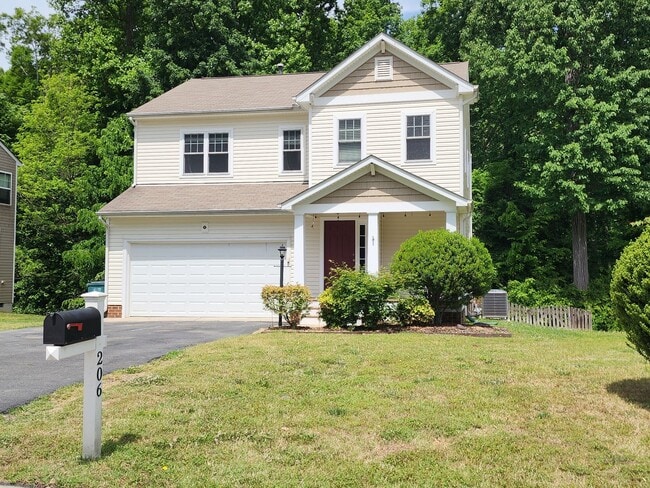 Building Photo - Beautiful Spacious Home in Huntington Place!
