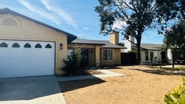 Photo - 633 Las Colinas St