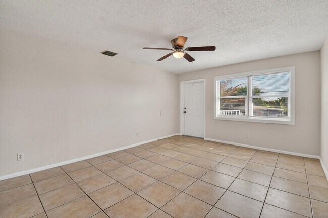 1618 W 26th Ct Unit D