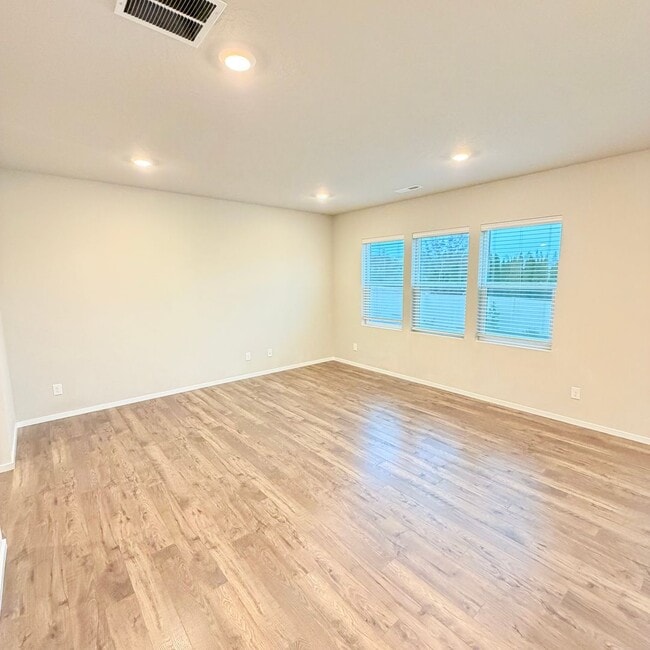 Photo - 5505 W Youngstown Ln