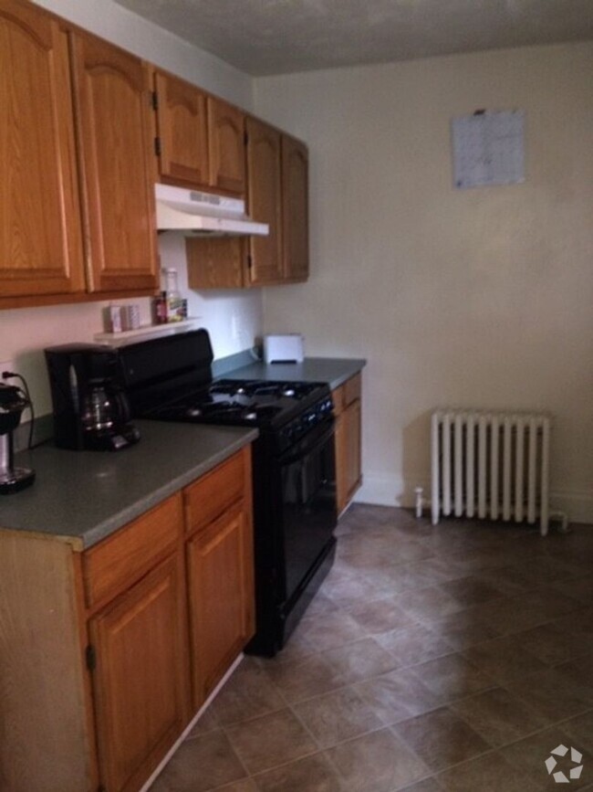 Building Photo - Four Bedroom Two Bath Off Campus Student H... Rental