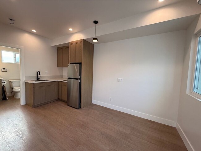 Building Photo - 6983 Ramfos Ln Unit 2