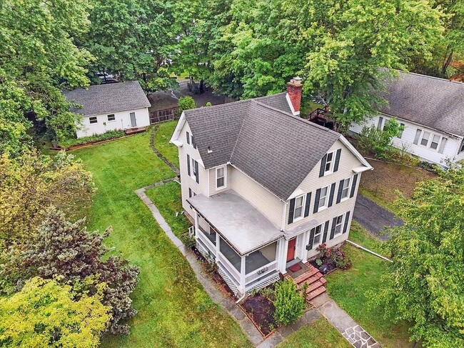 Photo - 112 E Brown St House