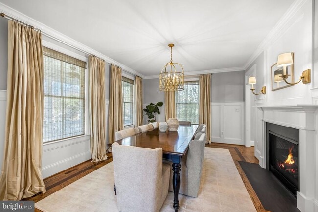 Building Photo - 323 S West St