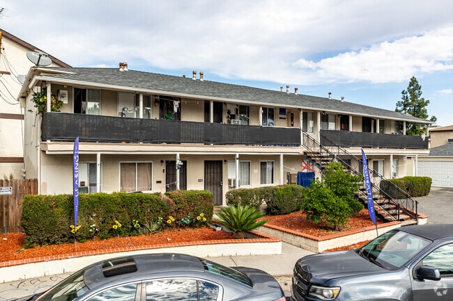 Building Photo - 916 S. Cambridge St.