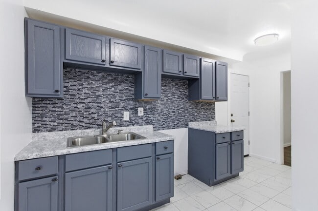 Photo - 10934 Nottingham Rd